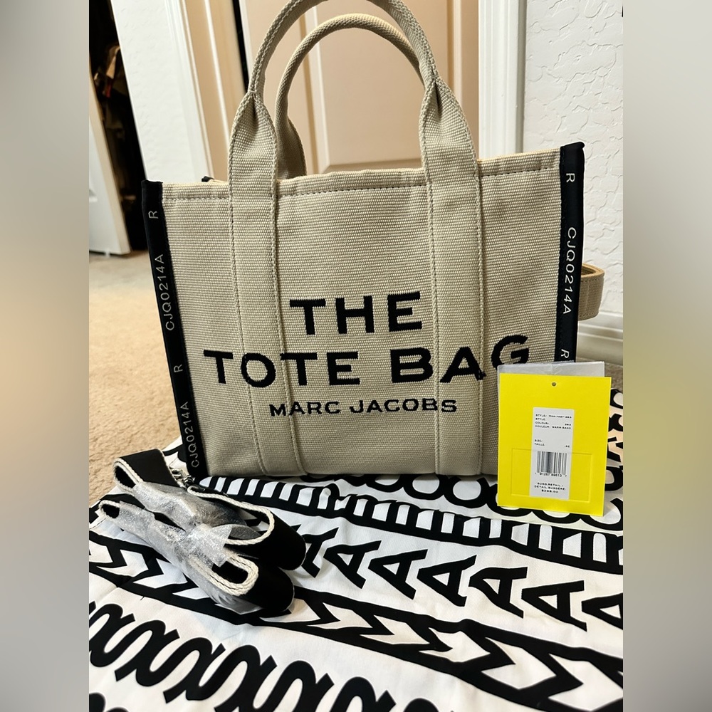Marc Jacob’s The Tote Bag (medium)